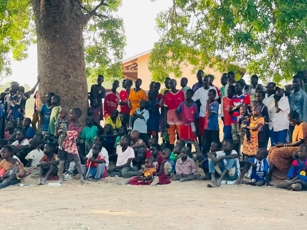 Hundreds gather beneath the big tree